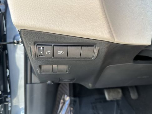 Used 2023 Toyota Corolla Cross L image 28