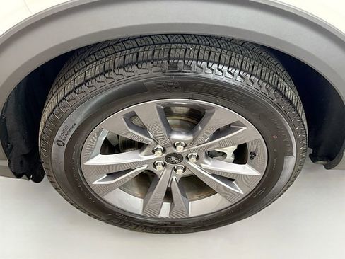 Used 2025 Ford Explorer Active w/ Active Comfort Package image 32