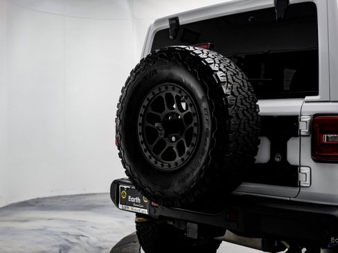 Used 2022 Jeep Wrangler Unlimited Rubicon w/ Xtreme Recon 35" Tire Package image 36