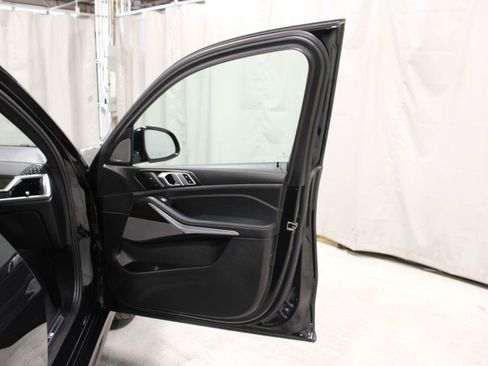 Used 2024 BMW X7 xDrive40i w/ M Sport Package AWD/4WD image 32