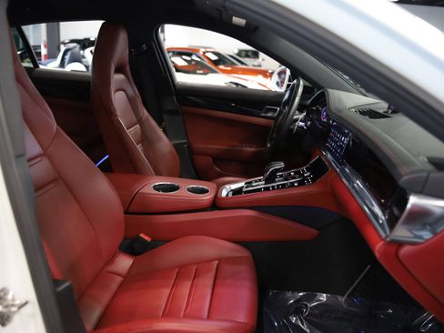 Used 2022 Porsche Panamera 4 AWD/4WD image 44