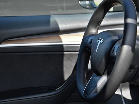 Used 2022 Tesla Model 3 RWD image 12