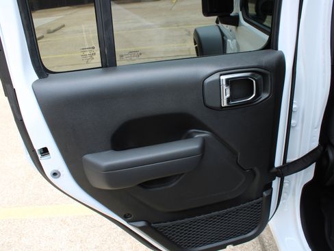 Used 2025 Jeep Wrangler Unlimited Sport AWD/4WD image 21