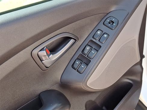 Used 2014 Hyundai Tucson GLS image 14