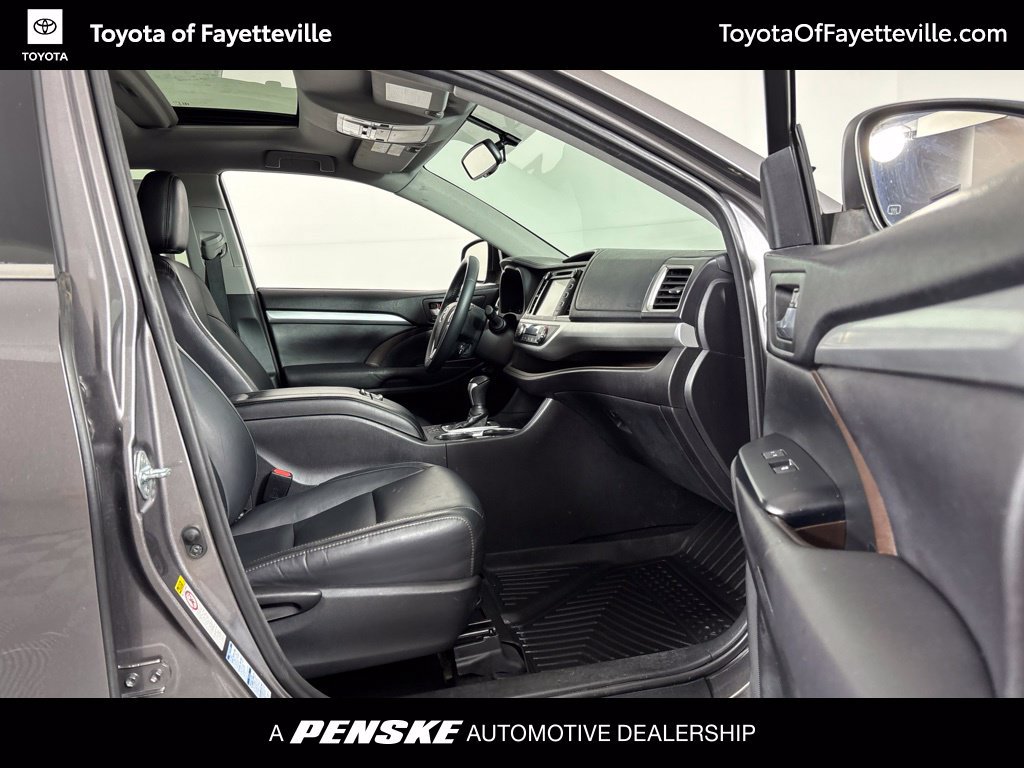 Used 2016 Toyota Highlander XLE AWD/4WD image 6