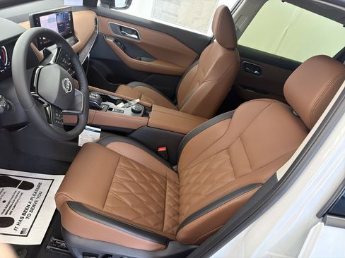 New 2026 Nissan Rogue Platinum image 9