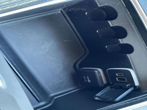 Used 2022 Chrysler Pacifica Limited image 27