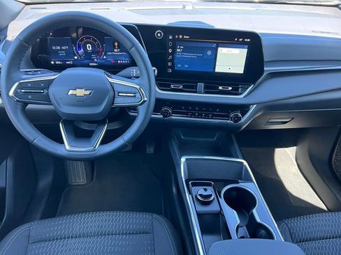 Used 2026 Chevrolet Equinox LT image 3