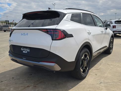 New 2026 Kia Sportage EX image 8