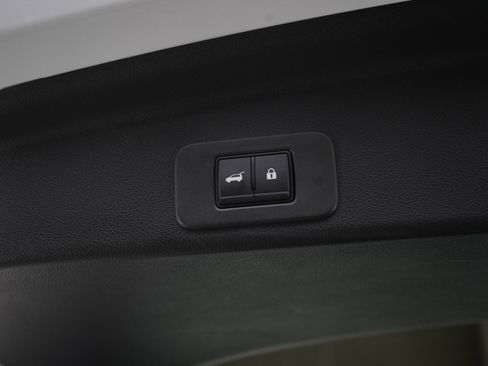 Used 2025 Nissan Murano SV AWD/4WD image 19
