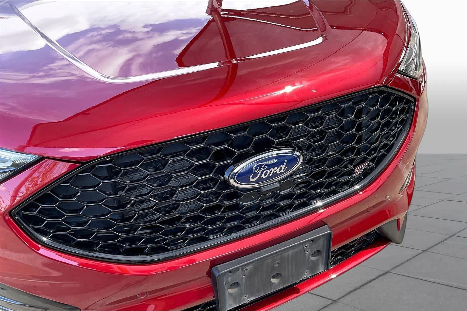 Used 2019 Ford Edge ST w/ Equipment Group 401A AWD/4WD image 29