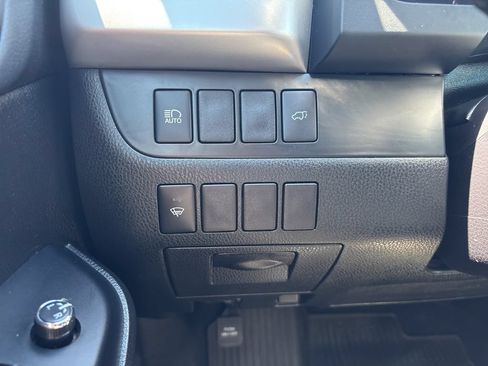 Used 2019 Toyota Highlander XLE AWD/4WD image 25