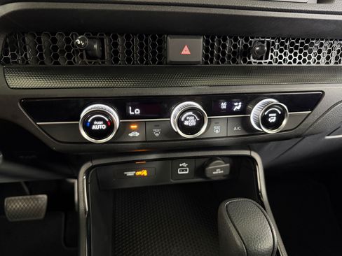 Used 2025 Honda CR-V LX image 15