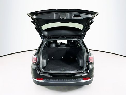 Used 2024 Jeep Compass Latitude image 27