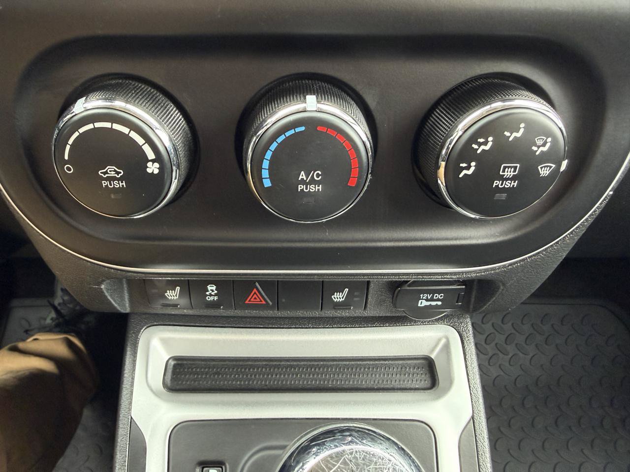 Used 2014 Jeep Compass Latitude w/ All Weather Capability Group AWD/4WD image 31