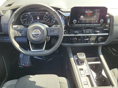 New 2025 Nissan Pathfinder SV image 5