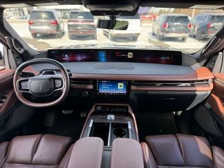 Used 2025 Lincoln Navigator Reserve video 2