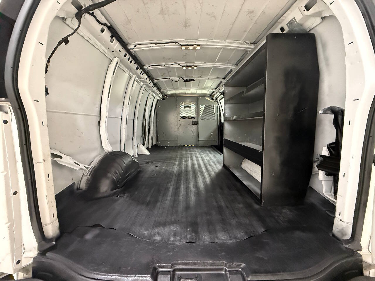 Used 2017 Chevrolet Express 2500 Extended RWD image 30