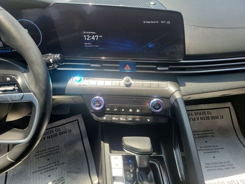 Used 2023 Hyundai Elantra SEL w/ Convenience Package FWD image 16