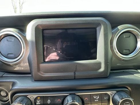 Used 2021 Jeep Wrangler Unlimited Sahara w/ LED Lighting Group AWD/4WD image 26