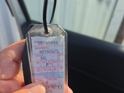 Used 2025 Mitsubishi Outlander SE image 4