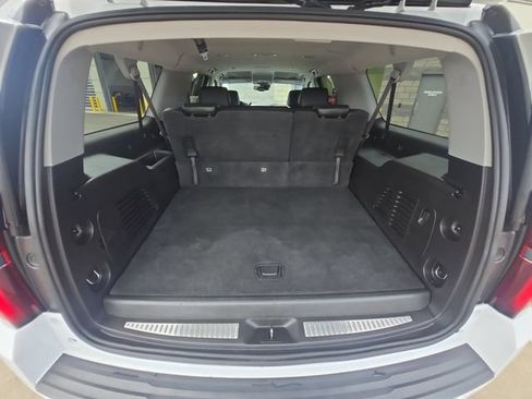 Used 2019 Chevrolet Suburban LT AWD/4WD image 17