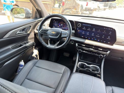 Used 2026 Chevrolet Traverse LT FWD image 17