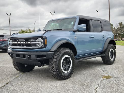 Used 2024 Ford Bronco Outer Banks w/ Sasquatch Package image 2