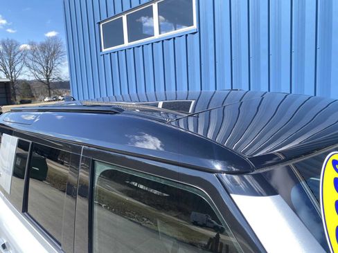 Used 2020 Land Rover Defender 110 First Edition image 5