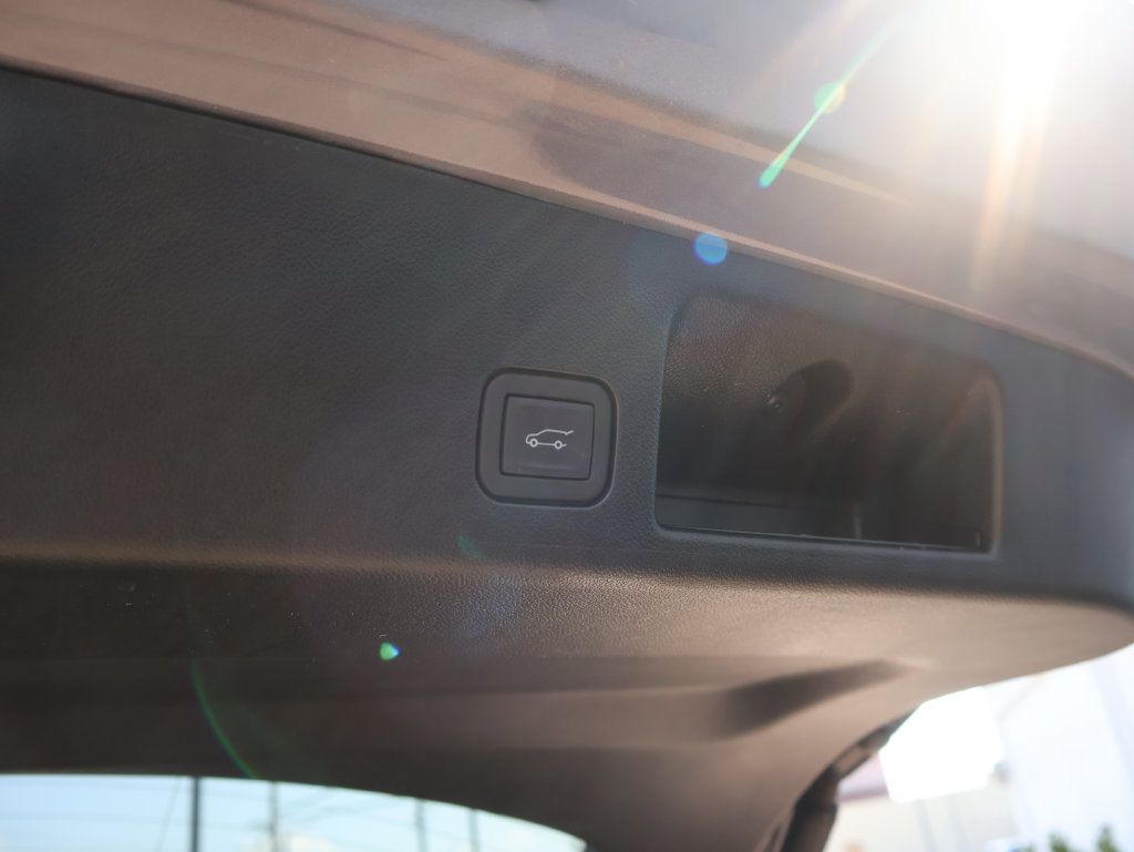 Certified 2024 Chevrolet Equinox EV RS FWD image 18