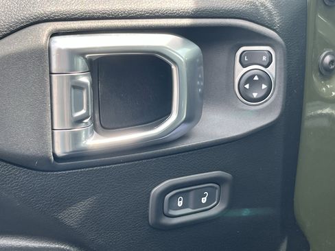 Used 2021 Jeep Gladiator Sport AWD/4WD image 18