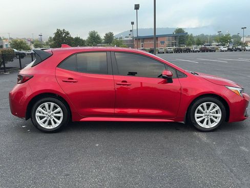 Used 2025 Toyota Corolla SE w/ SE Package FWD image 4