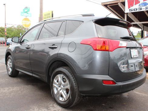 Used 2015 Toyota RAV4 LE FWD image 4