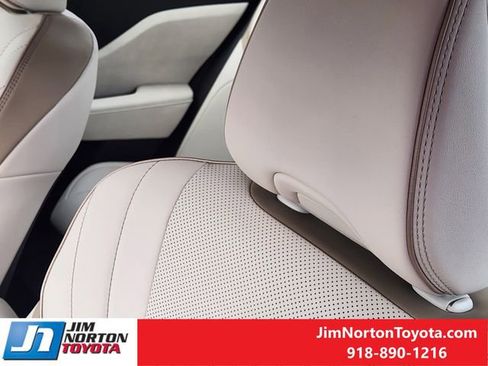 Used 2024 Toyota Crown Limited image 17