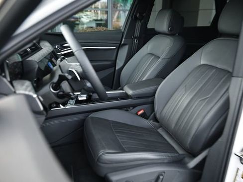 Used 2022 Audi e-tron Premium Plus image 21