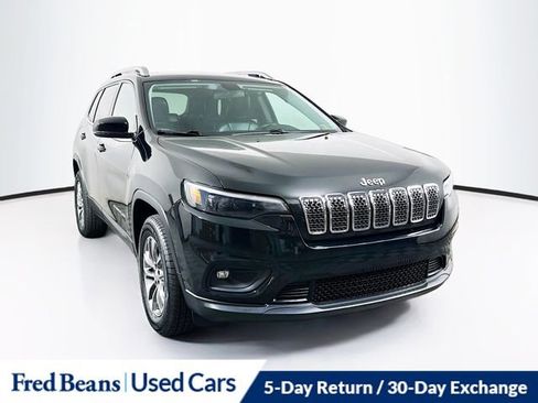 Used 2019 Jeep Cherokee Latitude Plus w/ Cold Weather Group AWD/4WD image 1