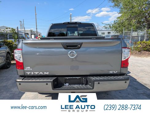 Used 2018 Nissan Titan SV w/ SV Convenience Package RWD image 4