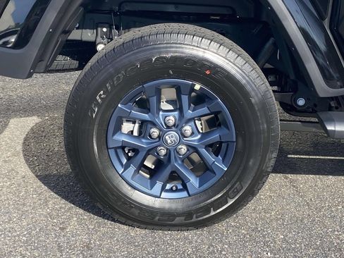 New 2026 Jeep Gladiator Sport AWD/4WD image 8