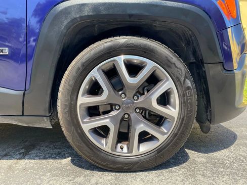 Used 2016 Jeep Renegade Latitude FWD image 14