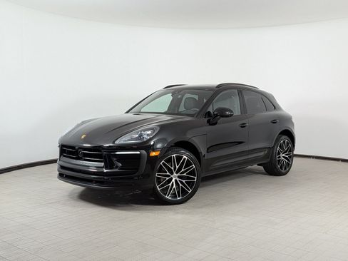 Certified 2025 Porsche Macan AWD/4WD image 1