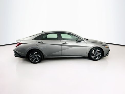 Used 2024 Hyundai Elantra Limited FWD image 10