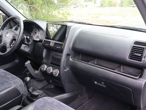 Used 2004 Honda CR-V LX image 17