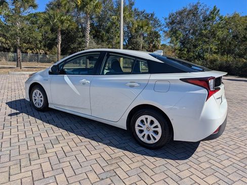 Certified 2020 Toyota Prius LE image 9