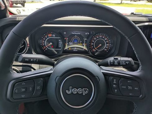 Used 2026 Jeep Wrangler Unlimited Rubicon AWD/4WD image 23