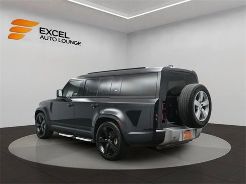 Used 2024 Land Rover Defender 130 S image 3