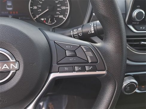 Used 2025 Nissan Altima 2.5 SV image 24