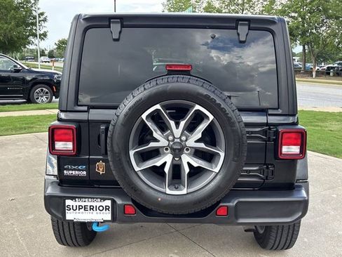 Used 2024 Jeep Wrangler Unlimited w/ Convenience Group AWD/4WD image 5
