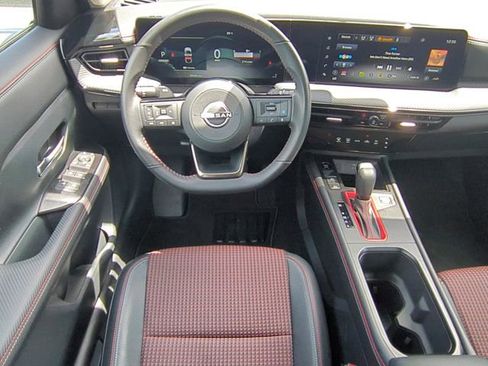 Used 2025 Nissan Kicks SR FWD image 12