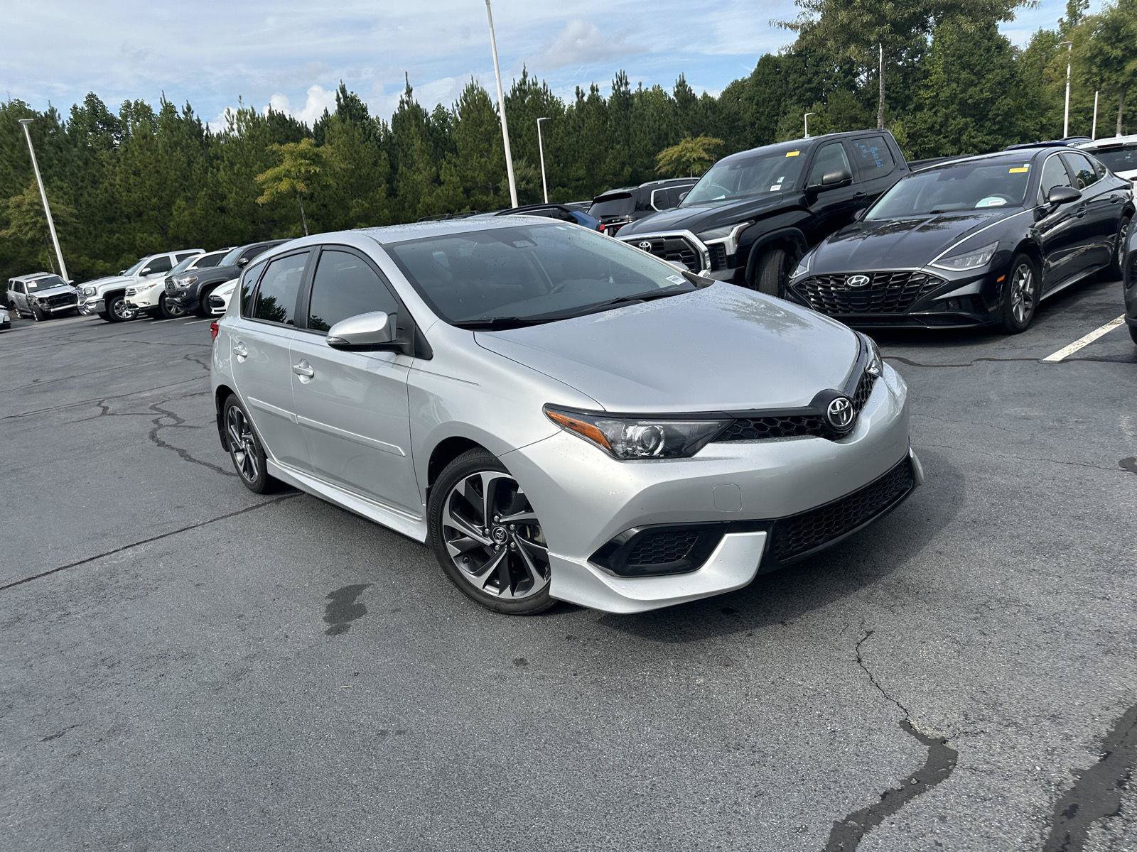 Used 2017 Toyota Corolla iM FWD image 4