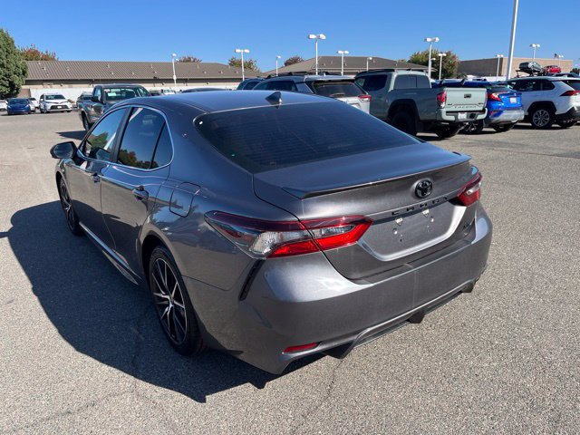 Used 2022 Toyota Camry SE FWD image 5